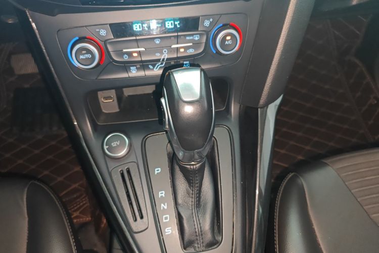 福特 福克斯 2017款 两厢 1.6L 自动风尚型智行版局部细节18