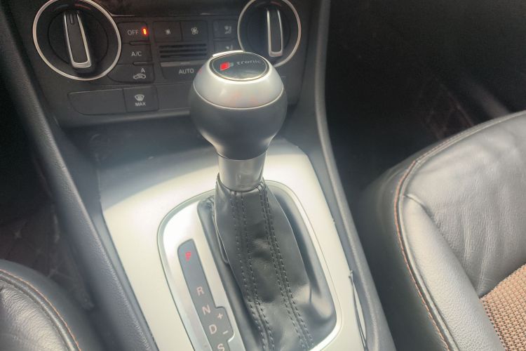 奥迪Q3 2018款 30周年年型 35 TFSI 时尚型中控内饰18