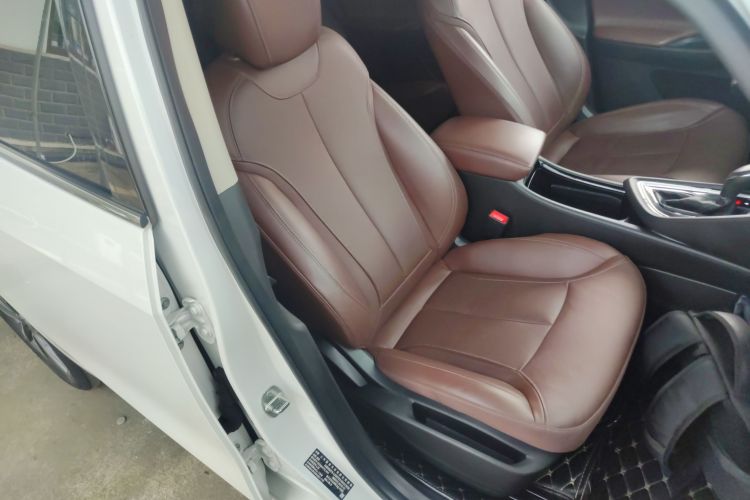 别克GL6 2019款 18T 6座互联尊贵型 国V局部细节41