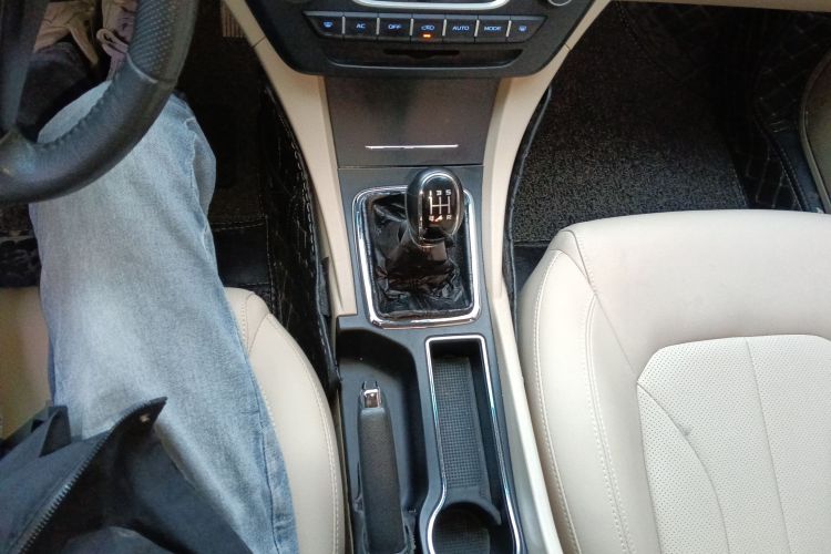 吉利汽车 帝豪 2017款 三厢百万款 1.5L 手动豪华型中控内饰18