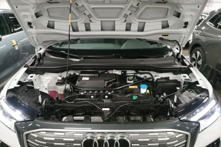 奥迪Q4 e-tron 2024款 40 e-tron 创行版机舱底盘24