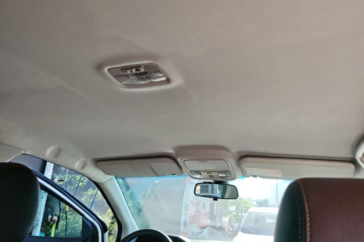 江铃 驭胜S350 2016款 2.0T 自动两驱汽油豪华版5座中控内饰22