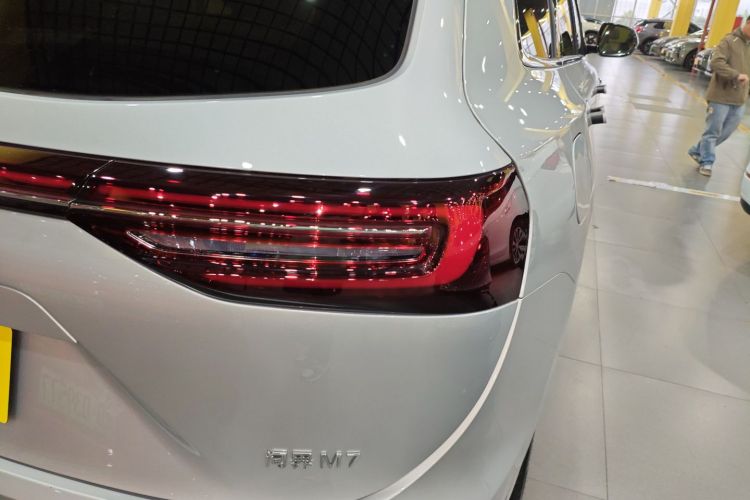 鸿蒙智行 问界M7 2024款 1.5T 智驾四驱Ultra版 5座车身外观9