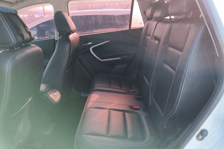 北汽幻速S6 2016款 1.5T 手动领先型中控内饰7004