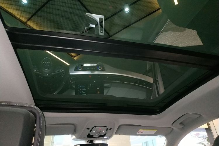 奥迪A4L 2022款 40 TFSI 豪华动感型中控内饰22