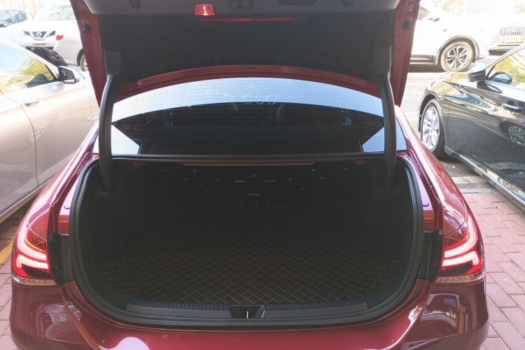 奔驰A级 2020款 改款 A 200 L 运动轿车时尚型机舱底盘23