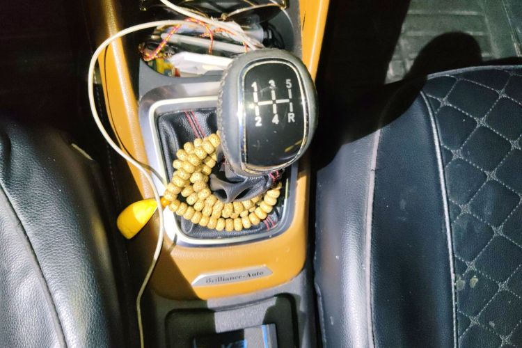 中华V3 2016款 1.5L 手动舒适型中控内饰18