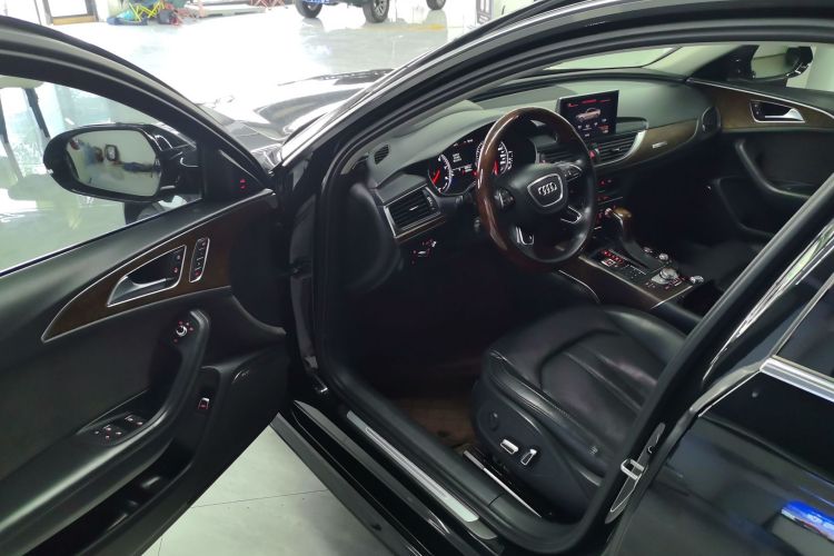 奥迪A6L 2018款 30周年年型 50 TFSI quattro 尊享型中控内饰20