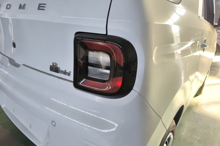 吉利银河 2024款 熊猫mini 200km 耐力熊车身外观9