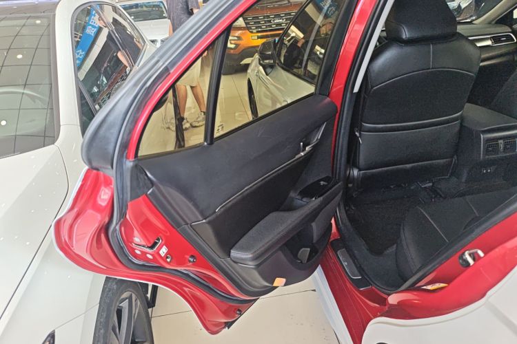 丰田 凯美瑞 2018款 2.0S 锋尚版中控内饰7008