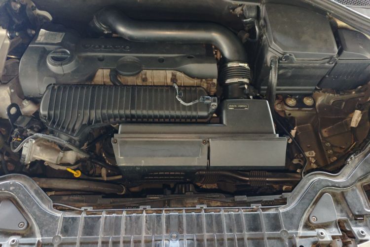 沃尔沃V60 2014款 T5 智逸版机舱底盘24