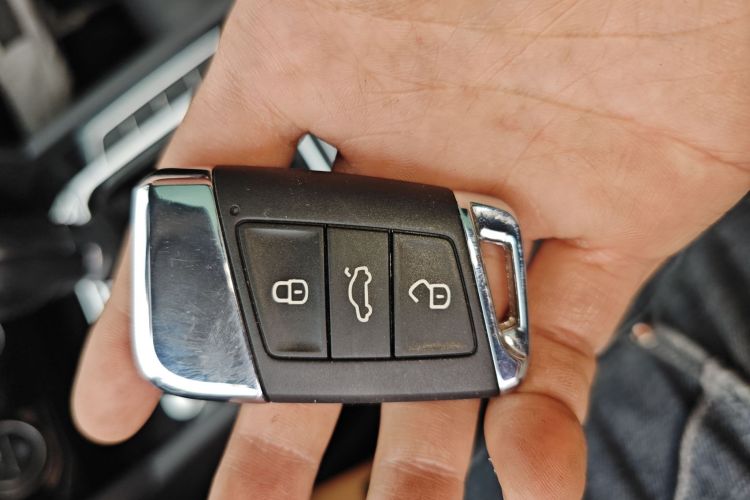 大众 迈腾 2018款 改款 330TSI DSG 豪华型中控内饰7001