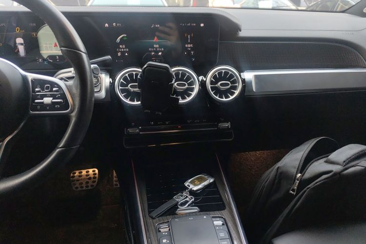 奔驰GLB 2020款 改款 GLB 200 时尚型中控内饰16