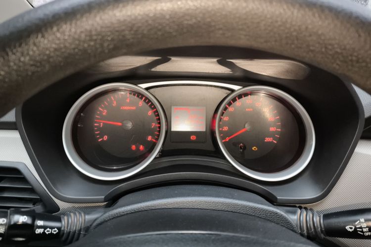 五菱汽车 五菱宏光 2021款 1.5L改款 S标准型 液压助力LAR局部细节14