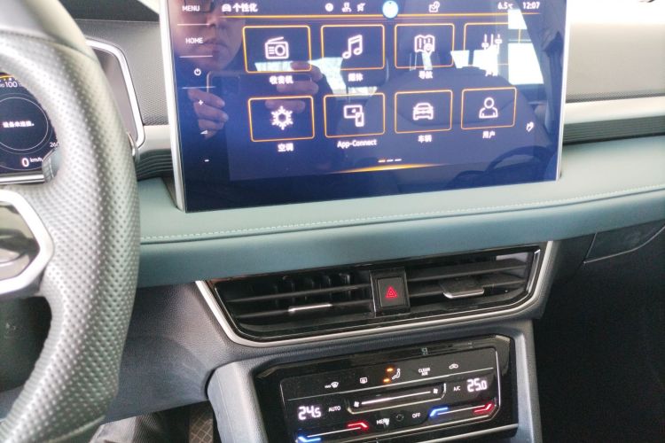 大众 途岳 2023款 300TSI 两驱满月版中控内饰16