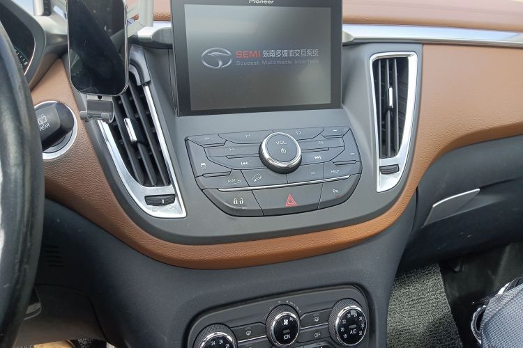 东南DX7 2017款 1.5T 自动豪华型中控内饰16