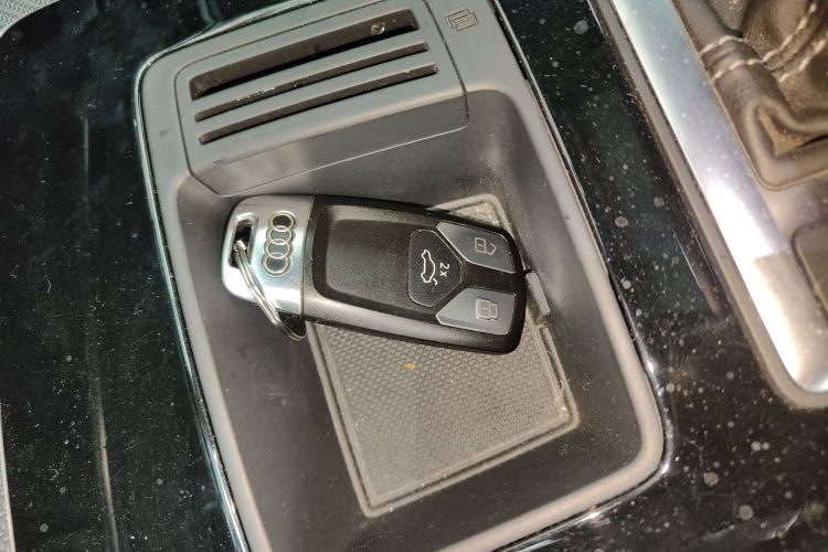 奥迪Q5L 2024款 40 TFSI 豪华动感型中控内饰11