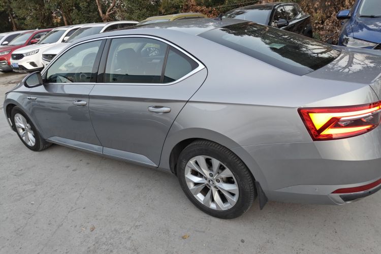 斯柯达 速派 2019款 TSI280 DSG舒适版车身外观4