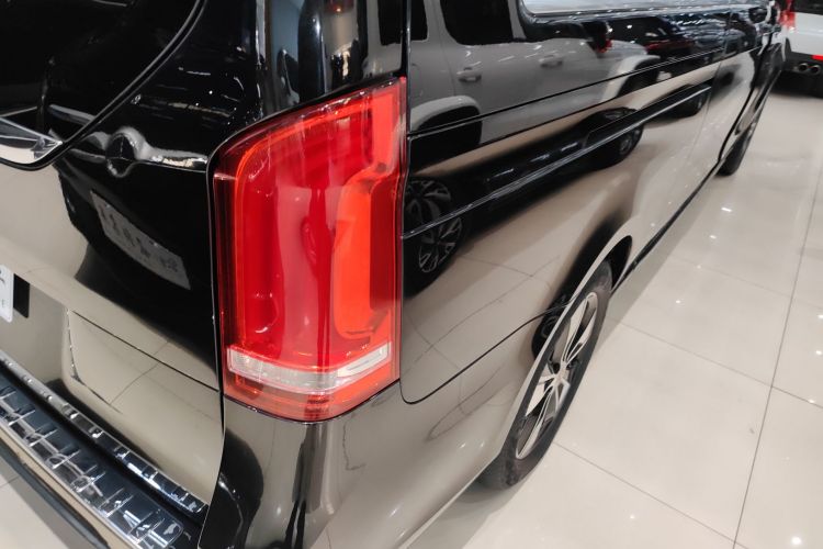 奔驰V级 2020款 V 260 L 长轴距豪华版车身外观9