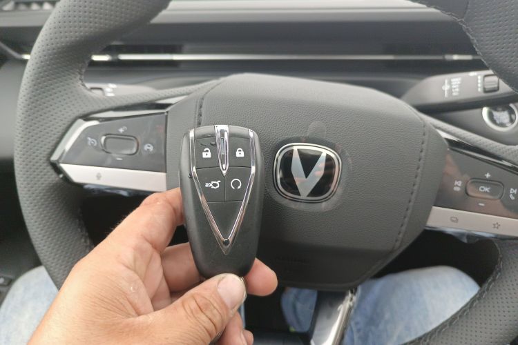 长安 逸动 2025款 蓝鲸 1.5T 500Bar尊贵型中控内饰7001