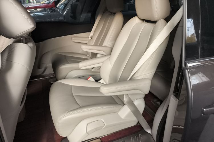 别克GL8 2023款 陆上公务舱 舒适型中控内饰21