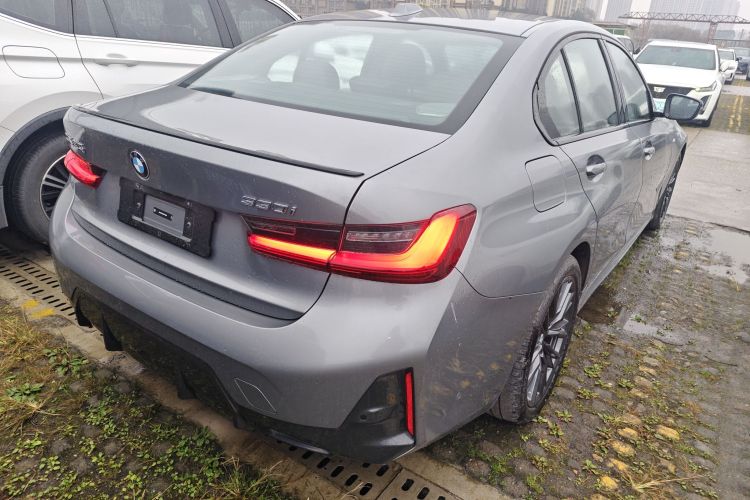 宝马3系 2023款 330i M运动曜夜套装车身外观6005