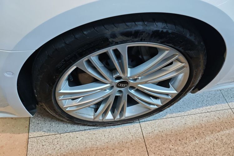 奥迪A7L 2022款 55 TFSI quattro S-line 志远型流晶套装车身外观6007