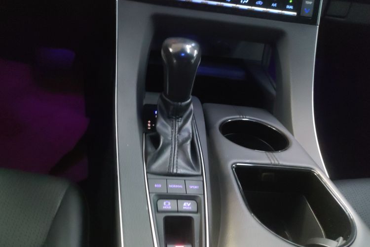 丰田 亚洲龙 2019款 双擎 2.5L 豪华版 国VI中控内饰18