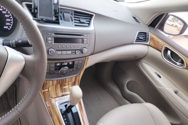 日产 轩逸 2014款 1.6XV CVT尊享版局部细节16