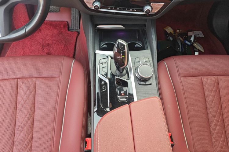 宝马5系新能源 2022款 改款二 535Le M运动套装中控内饰18