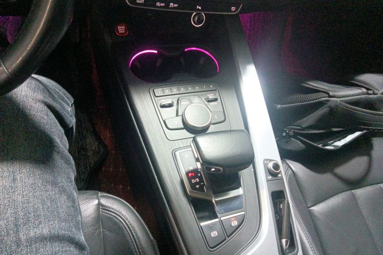 奥迪A4L 2019款 45 TFSI quattro 个性运动版 国VI中控内饰18