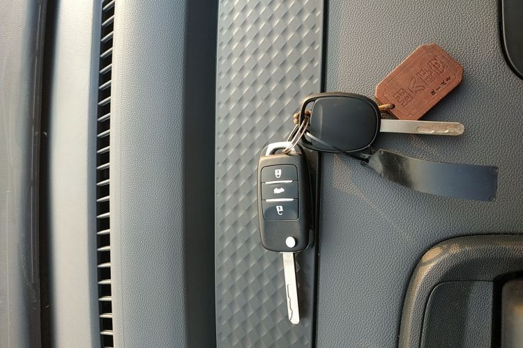 长安启源 长安Lumin 2023款 205km 香沁款中控内饰11