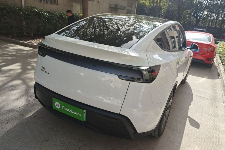 特斯拉 Model Y 2025款 后轮驱动版车身外观7