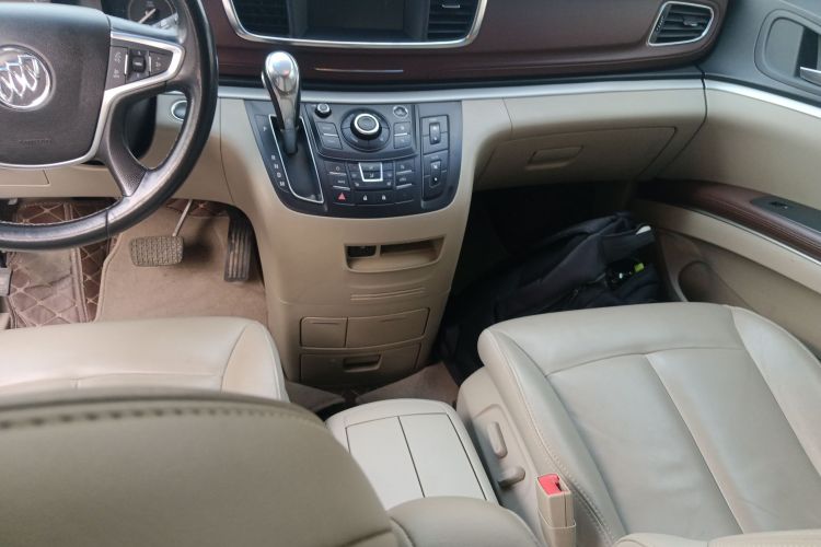 别克GL8 2018款 28T 尊贵型 国VI中控内饰18