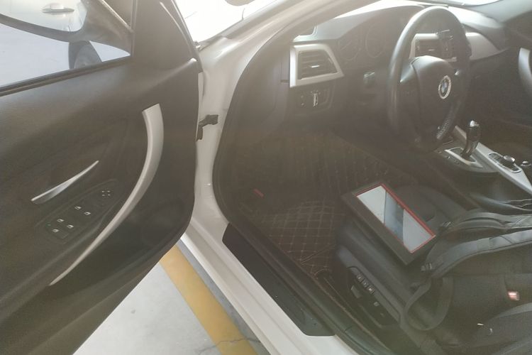 宝马3系 2015款 320i 时尚型中控内饰7003