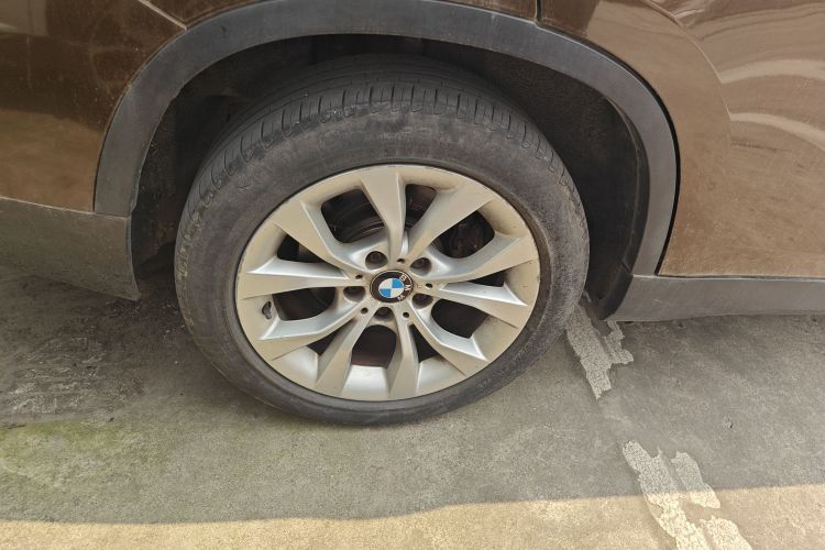 宝马X1 2013款 sDrive18i 时尚型车身外观56