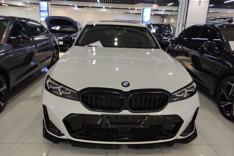 宝马3系 2025款 330Li M运动曜夜套装车身外观2