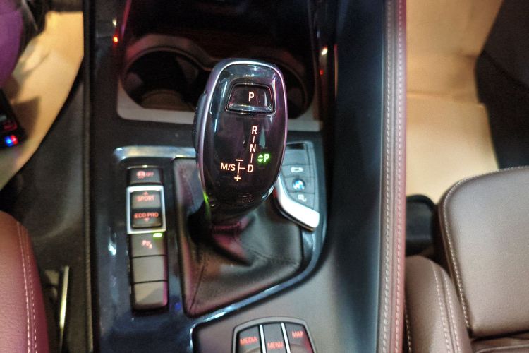 宝马X2 2023款 sDrive25i M运动曜夜版中控内饰18