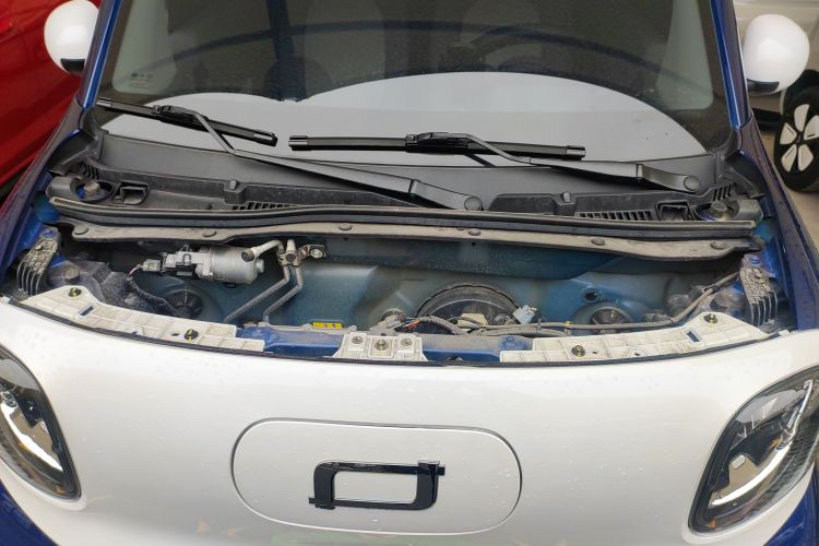 奔腾小马 2025款 222km 闪电马机舱底盘24