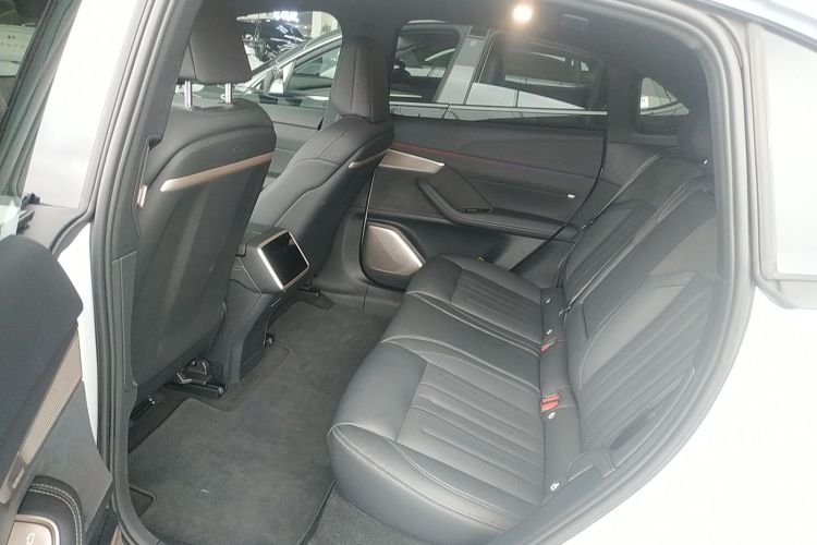 乐道L60 2024款 60kWh 后驱版中控内饰7004