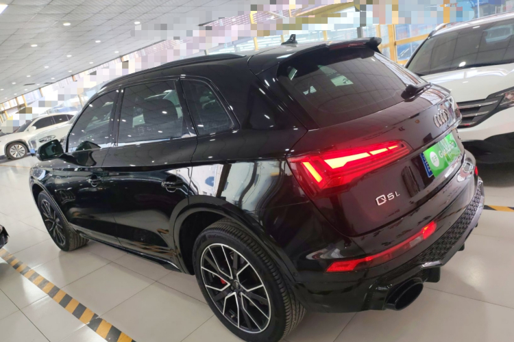 奥迪Q5L 2024款 45 TFSI 豪华动感型车身外观4