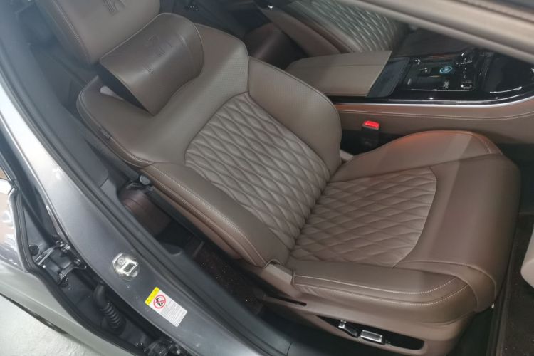 比亚迪 汉 2023款 DM-i 冠军版 121KM 尊贵型局部细节41