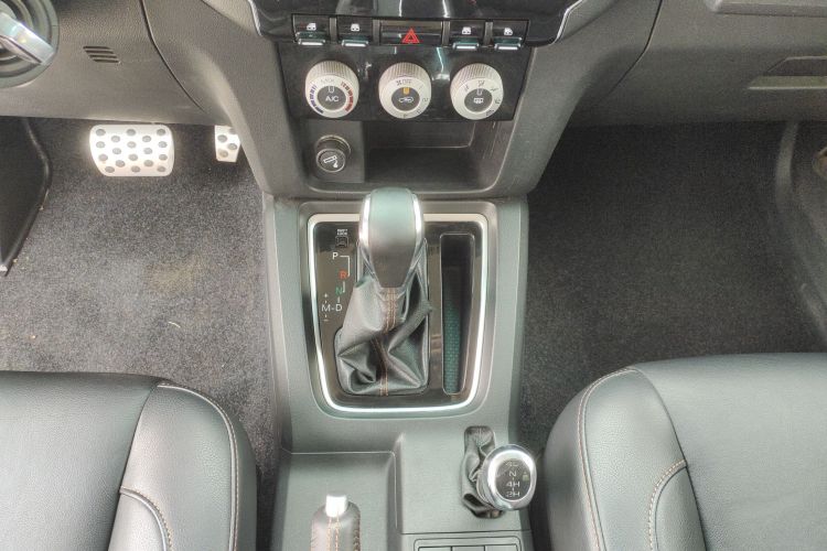 北京BJ40 2016款 40L 2.3T 自动四驱尊享版中控内饰18