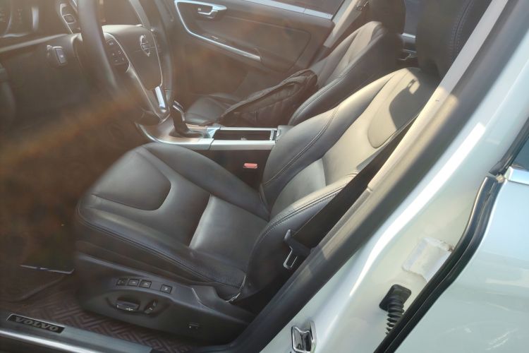 沃尔沃XC60 2017款 T5 AWD 智进升级版中控内饰19