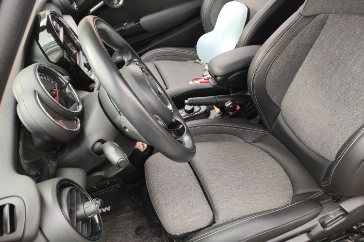 MINI 2019款 1.5T COOPER 经典派中控内饰19