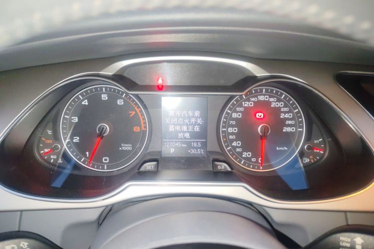 奥迪A4L 2013款 35 TFSI 自动标准型中控内饰14