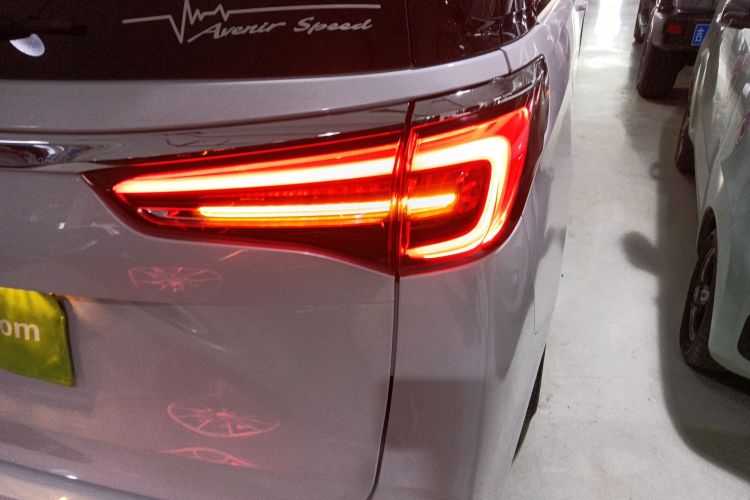 别克GL8 2022款 ES陆尊 653T 舒适型车身外观9