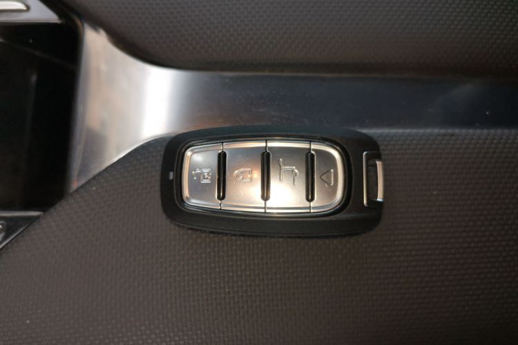 红旗E-QM5 2022款 431km 充电乐享版中控内饰11