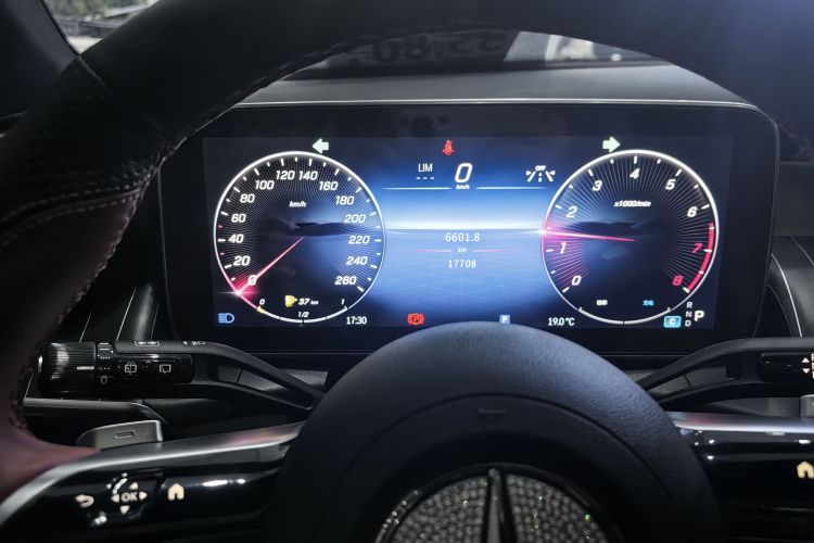 奔驰GLC 2023款 改款 GLC 300 L 4MATIC 动感型 7座局部细节14