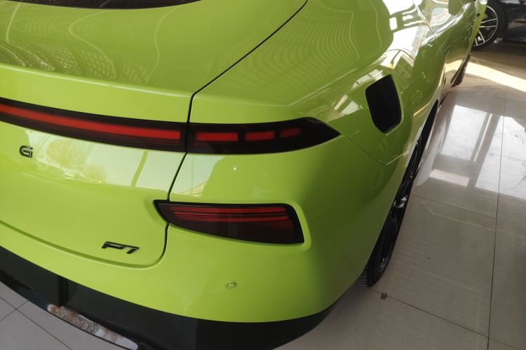 小鹏P7 2022款 670E+鹏翼版车身外观6002